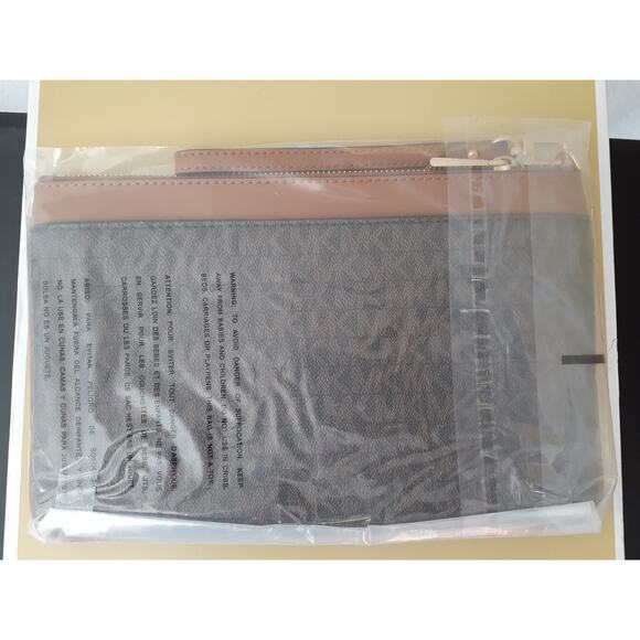 Michael Kors Jet Set Charm Large Top Zip Wristlet Brown/Acorn Handbag - Picture 3 of 3